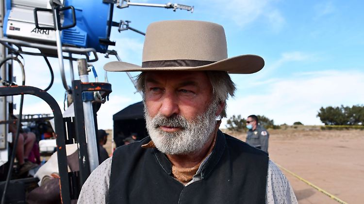 Alec Baldwin wirkte als Hauptdarsteller und Produzent bei dem Film "Rust" mit.