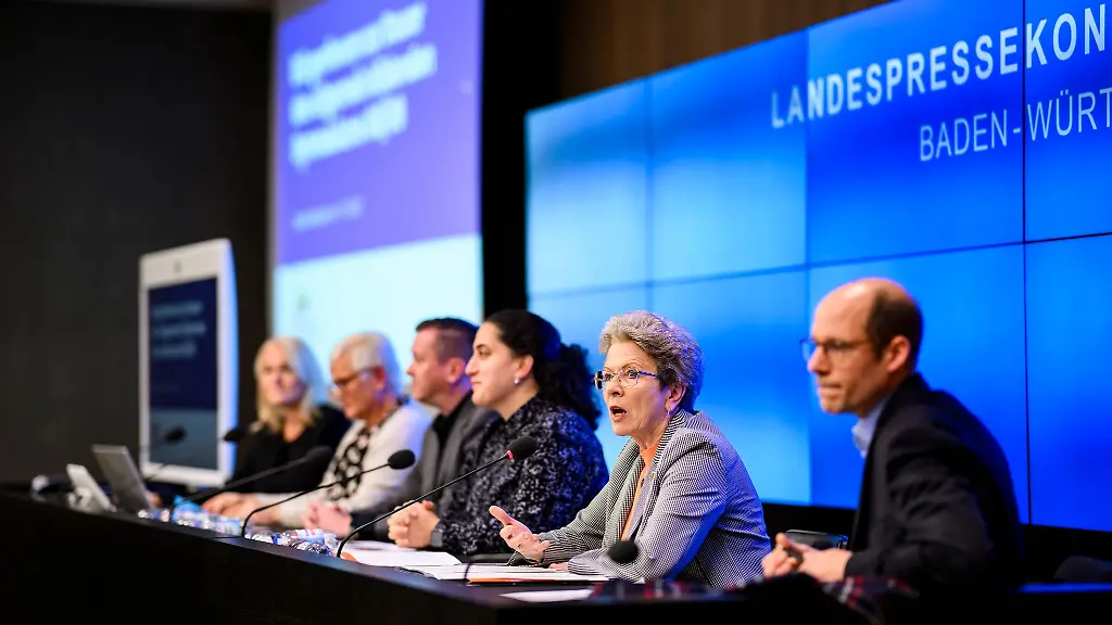 Staatssekretaerin-Barbara-Bosch-nimmt-an-der-Landespressekonferenz-zu-Ergebnissen-des-Buergerforums-G8-G9-teil