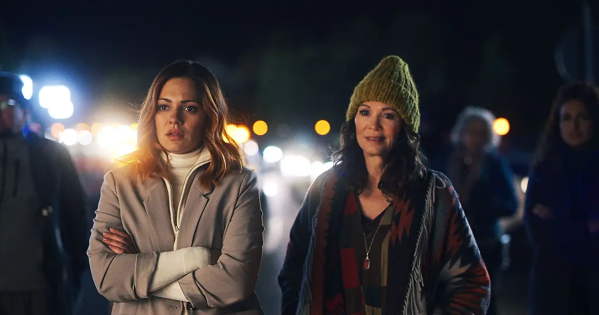 Iris-Berben-r-als-Marianne-und-Nilam-Farooq-als-Tiana-in-791-km-Die-beiden-muessen-dringend-nach-Hamburg