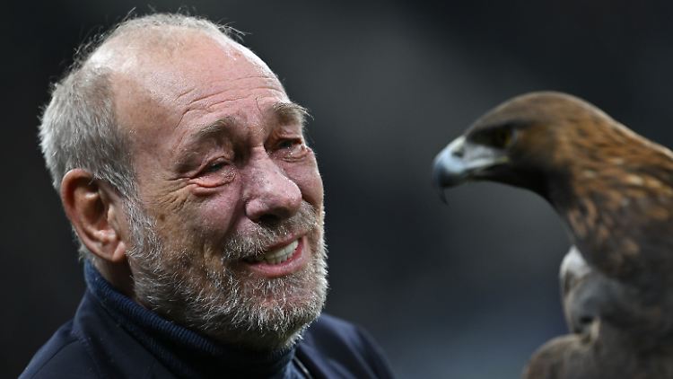 Atila muss jetzt allein fliegen. Peter Fischer kanditiert nicht mehr für das Präsidentenamt von Eintracht Frankfurt.