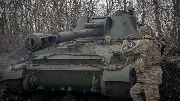 Bereits jetzt fehlt der Ukraine dringend notwendige Artilleriemunition. 