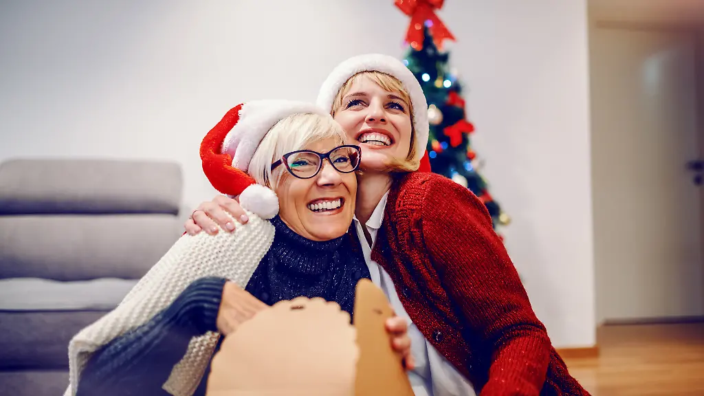Diese-Praesente-zaubern-der-Mama-an-Weihnachten-ein-Laecheln-ins-Gesicht