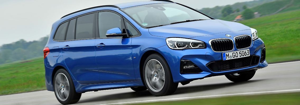 Ungewohntes Terrain: Von BMW waren die Käufer vor dem Tourer vor allem Limousinen und auch SUV gewohnt. Hier fährt gerade der größere Gran Tourer vor.