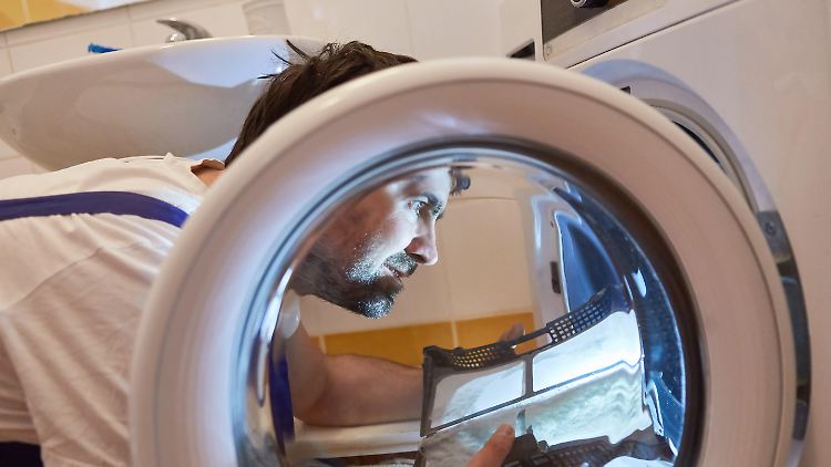 Ein Wäschetrockner ist kein Wegwerfartikel: In der EU soll bald ein Rechtsanspruch auf Reparatur gelten. 