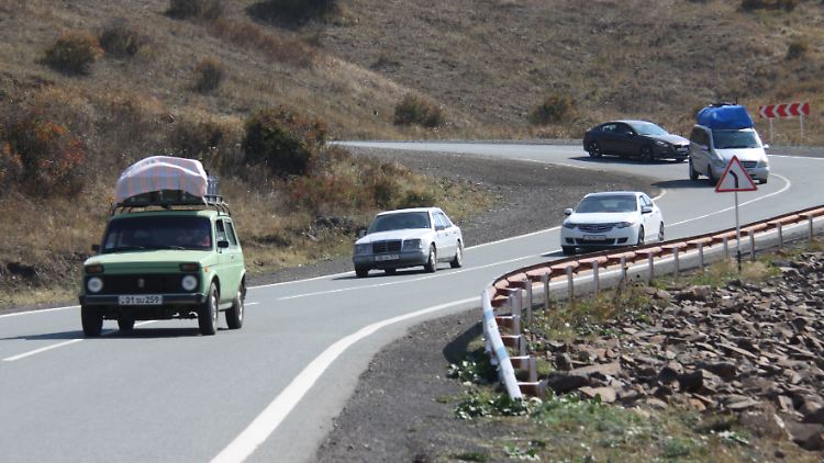 Viele Armenier mussten Bergkarabach verlassen. Einen Grund dafür sehen sie in der fehlenden Unterstützung Russlands im Konflikt mit Aserbaidschan. 