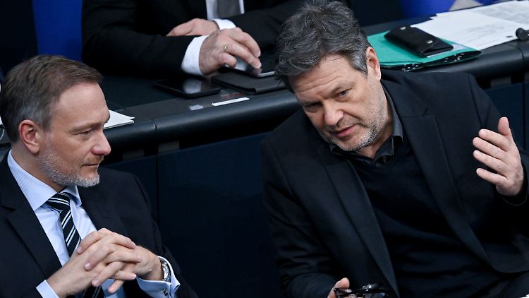 Geschafft: Im Bundestag bringen Lindner, Habeck und Co ihren Haushalt für das aktuelle Jahr durch die Abstimmung.