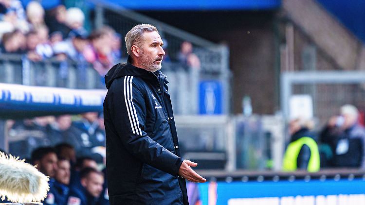 Wird Tim Walter Trainer in Hamburg bleiben? Eine Antwort darauf dürfte das Spiel bei Hertha BSC liefern.