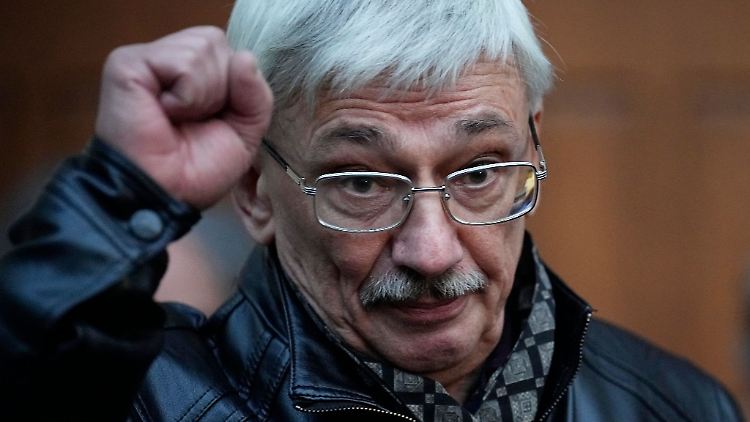 "Ich bin zur richtigen Zeit am richtigen Ort": Der russische Bürgerrechtler Orlow, hier in einer früheren Aufnahme, zeigt vor Gericht kein schlechtes Gewissen.