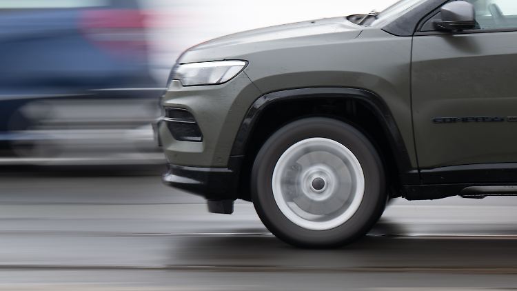 In Paris könnte das Parken von SUV im Stadtkern schon bald von 6 auf 18 Euro die Stunde steigen.