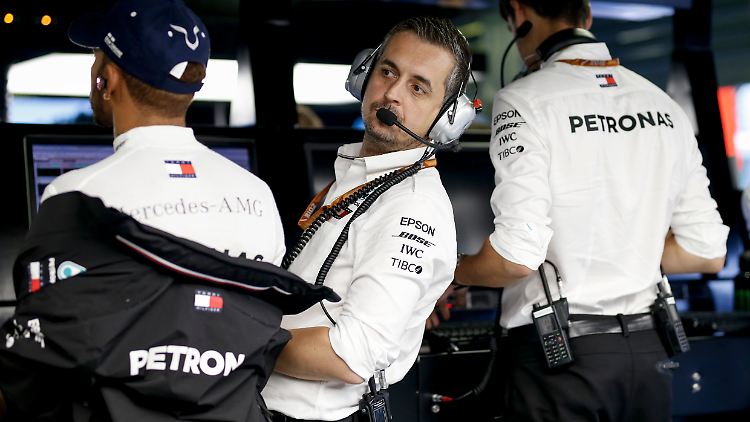 Neben Hamilton sollen auch zwei Ingenieure zu Ferrari wechseln - unter anderem Riccardo Musconi (M.).