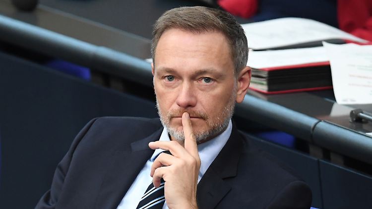 Das geplante Klimageld könne erst in der kommenden Legislaturperiode ausgezahlt werden, sagt Lindner. 