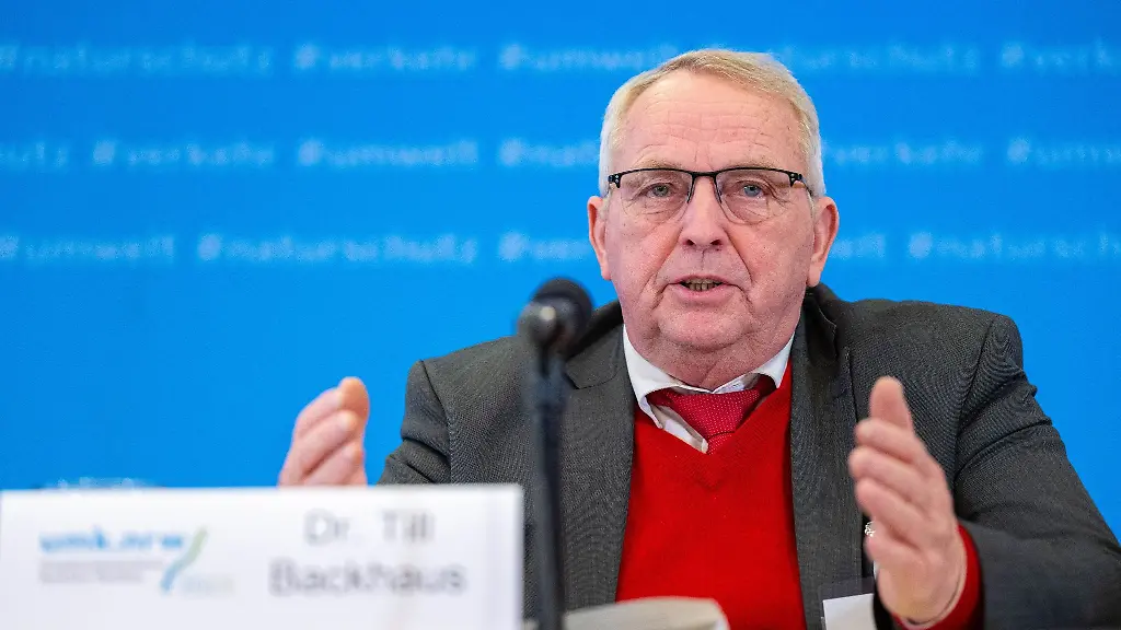 Zum-Abschluss-der-zweitaegigen-Herbstsitzung-der-Umweltminister-informiert-Till-Backhaus-SPD-Minister-fuer-Klimaschutz-Landwirtschaft-und-Umwelt-in-Mecklenburg-Vorpommern