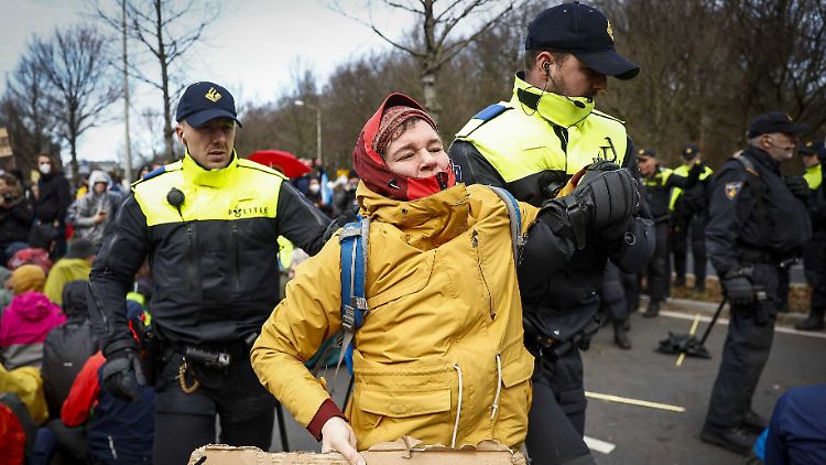 Im vergangenen Jahr hatte die Gruppe Extinction Rebellion die Autobahn A12 in Den Haag schon Dutzende Male blockiert.