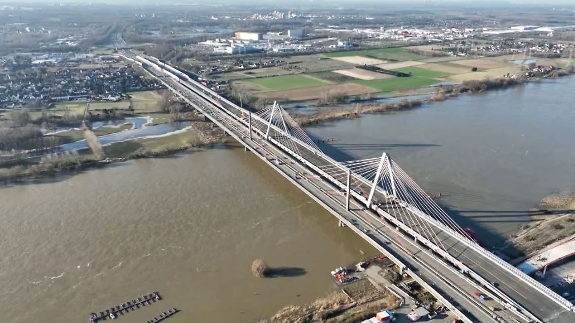 LeverkusenBrücke.JPG