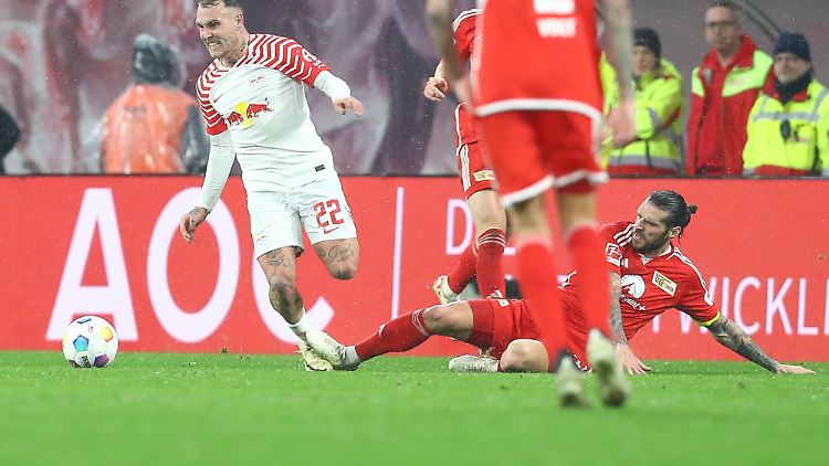 Nach diesem Foul hatte Union-Kapitän Trimmel vorzeitig Feierabend.