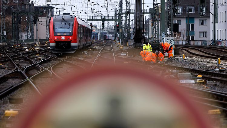 Lücken im Bundeshaushalt schrumpfen die ehrgeizigen Modernisierungspläne für das Schienennetz.