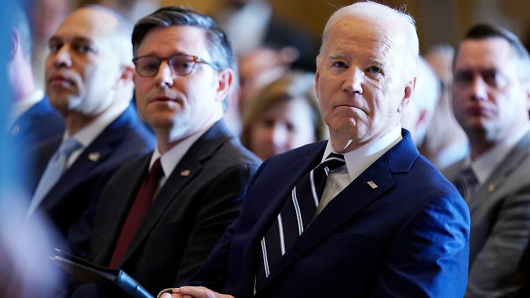 Aufgrund der Republikaner um Mike Johnson im Repräsentantenhaus, könnte das Paket Biden nie zur Unterschrift erreichen.