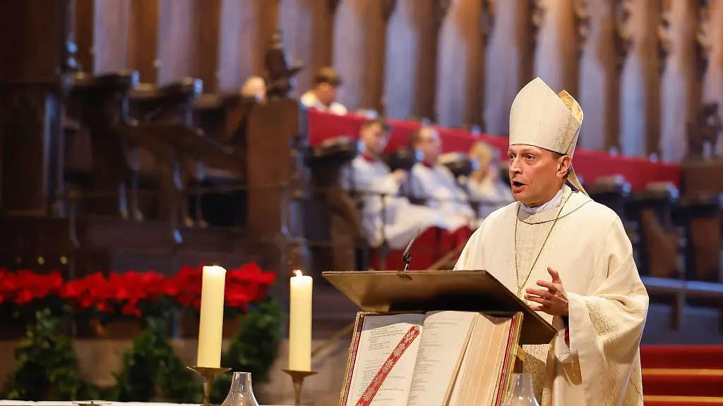 Dioezesanadministrator-Herwig-Goessl-haelt-nach-dem-Ruecktritt-von-Erzbischof-Schick-den-Pontifikalgottesdienst-des-Erzbistums-Bamberg