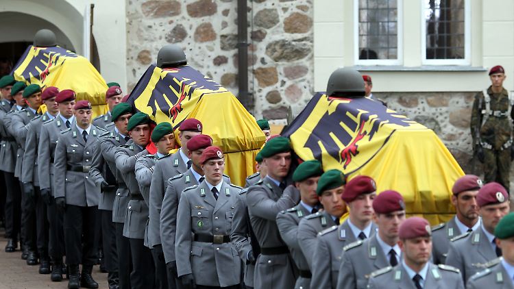 Bei den Anschlägen am Karfreitag 2010 nahe Kundus kamen drei Bundeswehr-Soldaten ums Leben, acht wurden teils schwer verwundet.