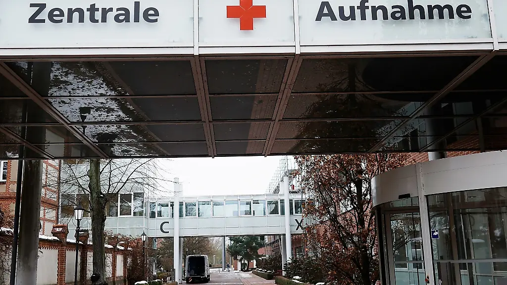 Die-zentrale-Aufnahme-des-Universitaetsklinikum-Ruppin-Brandenburg