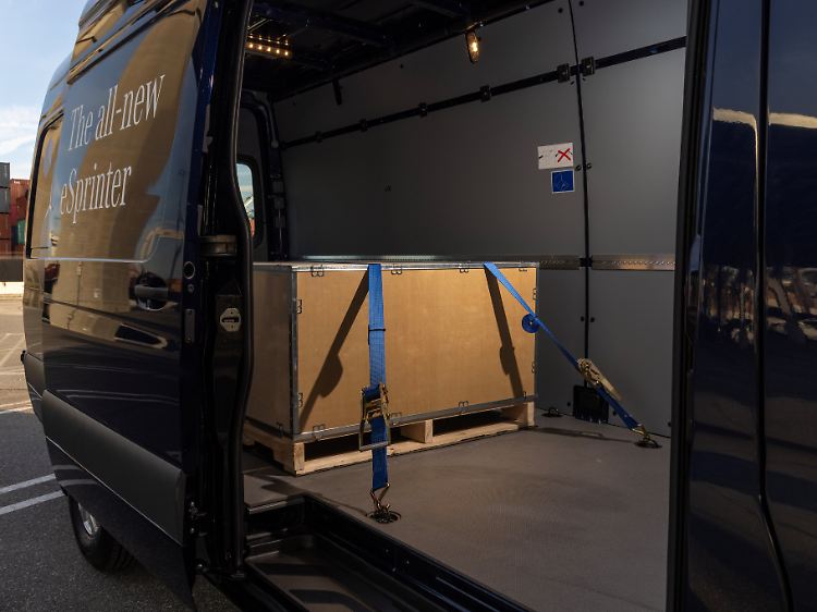 Was das Beladen angeht, soll die elektrisch angetriebene Version den Verbrennern in keinster Weise unterlegen sein.