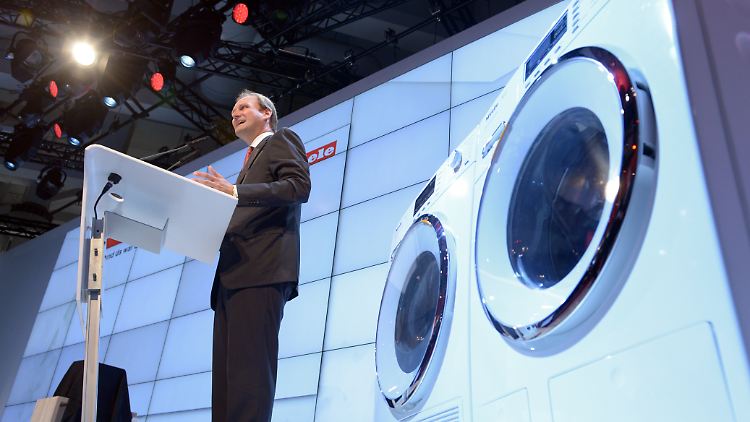 Der Umsatz von Miele ist nach mehreren Rekordjahren eingebrochen. Unternehmer Markus Miele reagiert. 