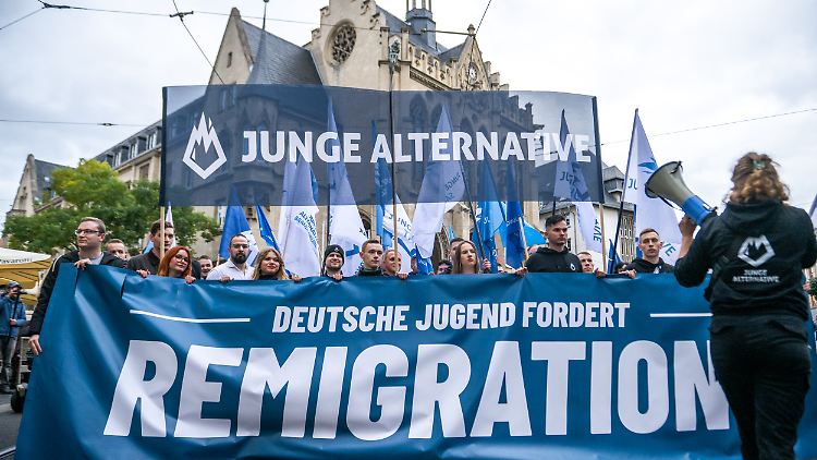 Eine ausländerfeindliche Demonstration der AfD-Jugendorganisation in Erfurt.