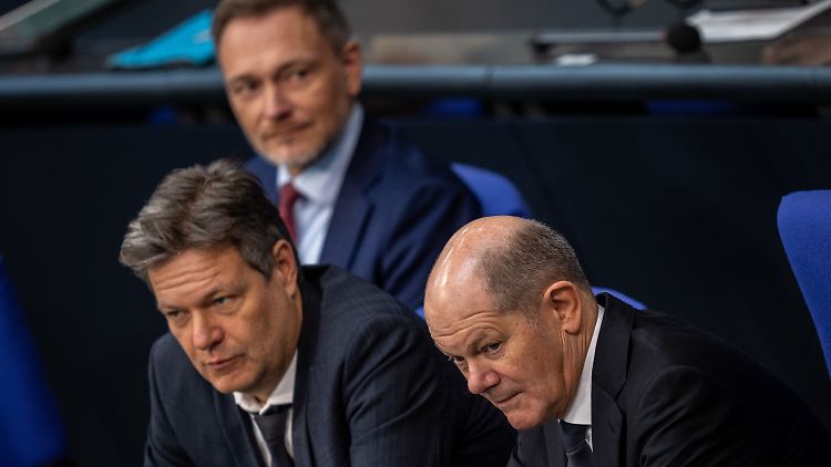Wirtschaftsverbände fordern, die Regierung müsse etwas zur Ankurbelung der Konjunktur tun.