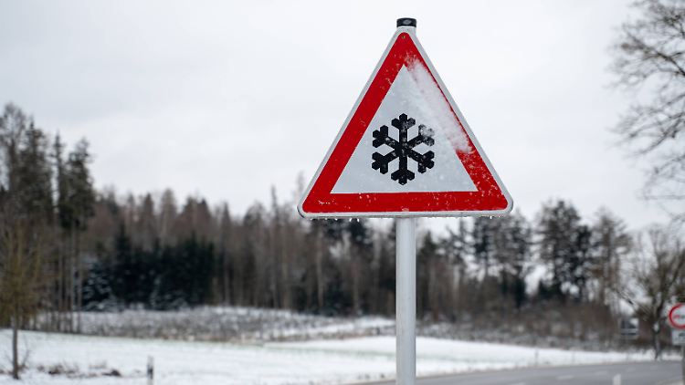 Aufgepasst: Ab Mittwoch könnte es auf manchen Straßen rutschig werden.