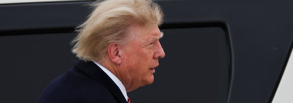2023-05-01T110335Z_272699845_RC2NP0A66KCM_RTRMADP_3_USA-ELECTION-TRUMP-SCOTLAND.JPG
