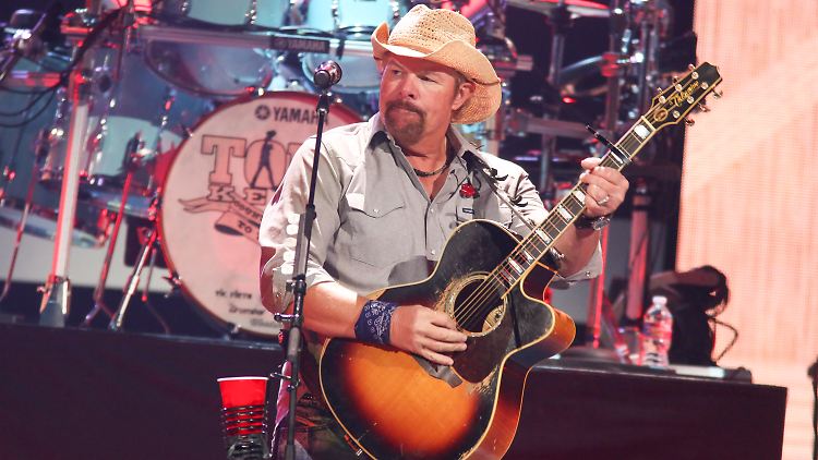 Im Oktober 2021 war von einer Krebserkrankung bei Toby Keith noch nichts zu merken.