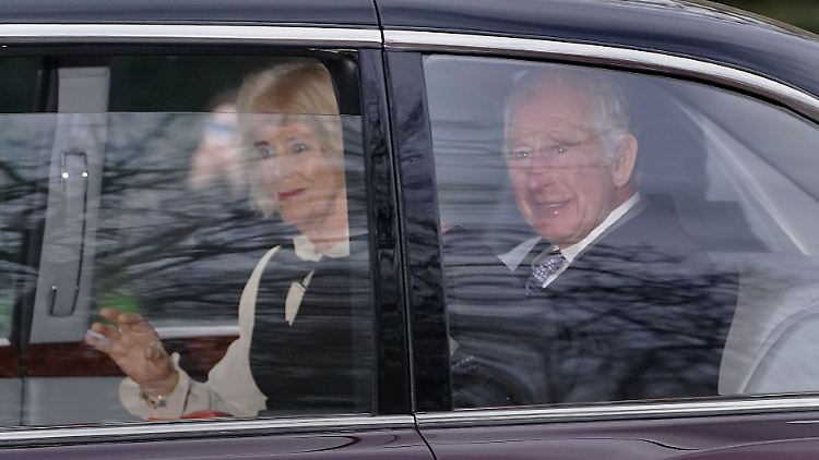 Charles und Camilla wurden beim Verlassen von Clarence House gesichtet.