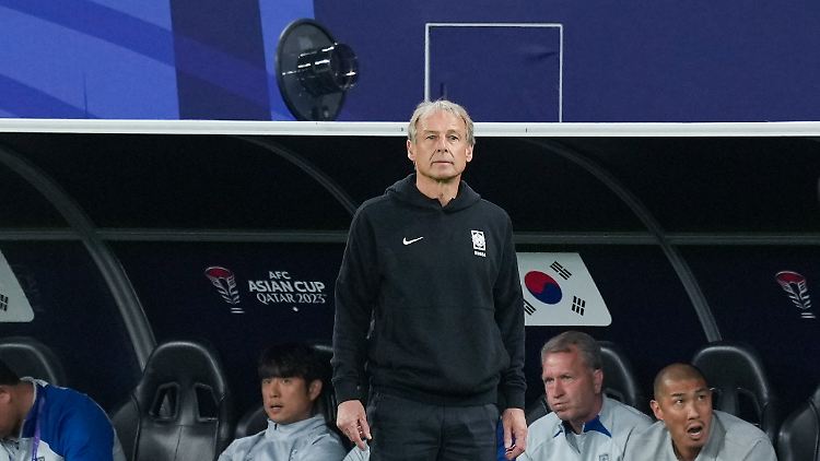 Schaute mit versteinertem Blick aufs Spielfeld: Jürgen Klinsmann.