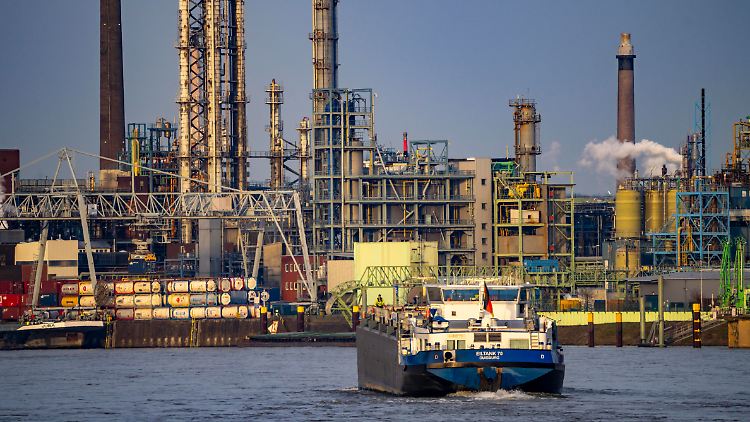 Besonders die Chemiebranche trat im Dezember auf die Bremse.