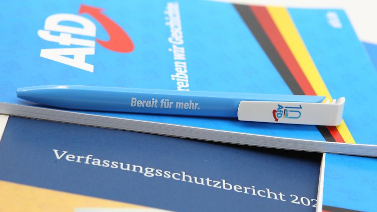 Das Verwaltungsgericht Berlin hat einen Antrag der AfD gegen den Verfassungsschutzbericht 2022 abgelehnt. 