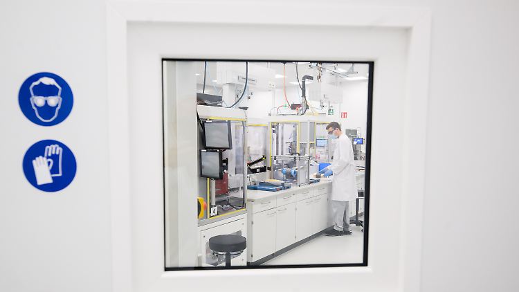Ohne die Förderung der universitären Forschung drohe sich auch der Fachkräftemangel in der Batterieproduktion und Entwicklung der Unternehmen zu verschärfen, warnen die Wissenschaftler.