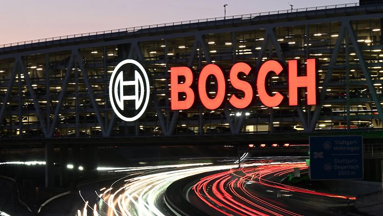 Das Stuttgarter Technologie-Unternehmen Bosch will Stellen abbauen, um wettbewerbsfähiger zu werden.