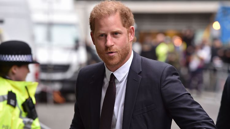 Prinz Harry war umgehend nach London gereist, nachdem der Palast die Öffentlichkeit über die Krebsdiagnose des 75-Jährigen informiert hatte (Archivbild).