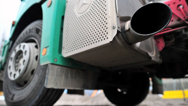 Nach dem Gesetz sollen neue LKW ab 2040 verglichen mit 2019 dann 90 Prozent weniger CO2 ausstoßen.