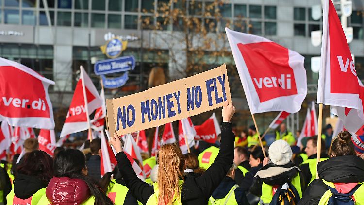 "Wir können auch länger": Der Streik des Lufthansa-Bodenpersonals sorgt aktuell für Hunderte Flugausfälle. Wenn der Konzern sich nicht bewege, könne man den Streik auch ausweiten, so die Gewerkschaft Verdi.
