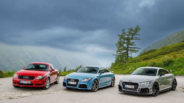 Den designorientierten Audi TT haben viele Autofans seit der ersten Generation (l.) in ihr Herz geschlossen. Nun stellt der Autobauer ihn ein.