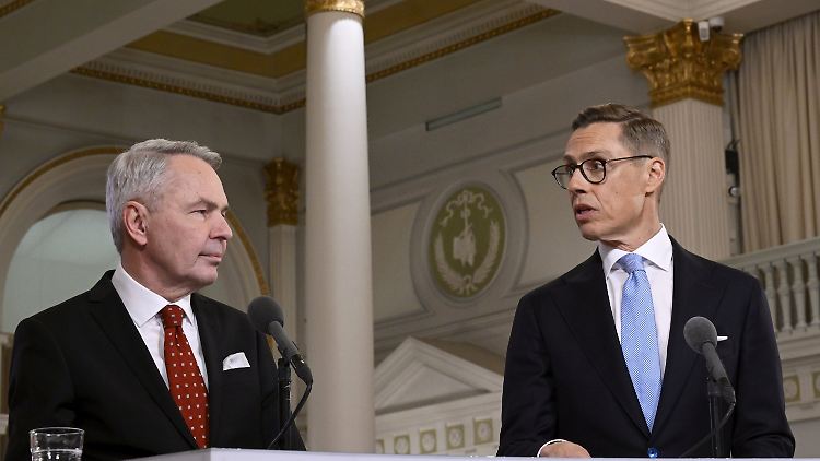 Treten bei der finnischen Präsidentschaftswahl am Sonntag gegeneinander an: Pekka Haavisto (l.) und Alexander Stubb.