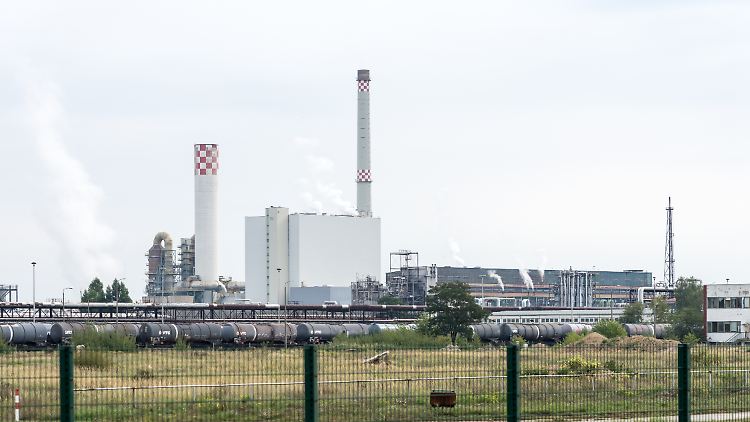 Noch ist der russische Öl-Staatskonzern Rosneft auch in Deutschland an Raffinerien beteiligt.