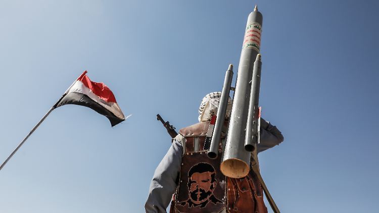 Kriegstüchtig: ein Huthi-Kämpfer in der Stadt Sanaa.