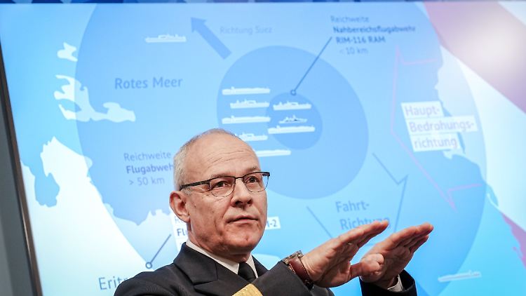 Marine-Inspekteur Jan Christian Kaack erklärt, was die "Hessen" erwartet.