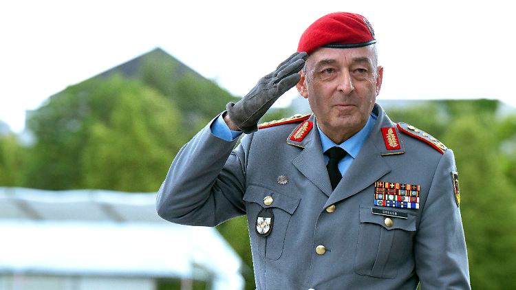 Breuer ist der ranghöchste Soldat der Bundeswehr sowie militärischer Berater der Bundesregierung.