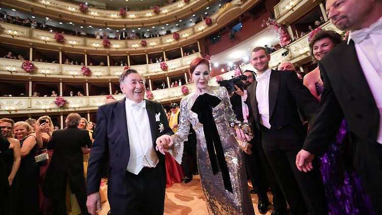 Lugner mit Stargast: Der Unternehmer hatte Priscilla Presley nach Wien geladen.