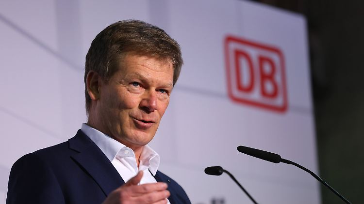 Für 2022 werden dennoch mehr als eine Million Euro Bonus-Zahlungen an Bahn-Chef Richard Lutz fließen.