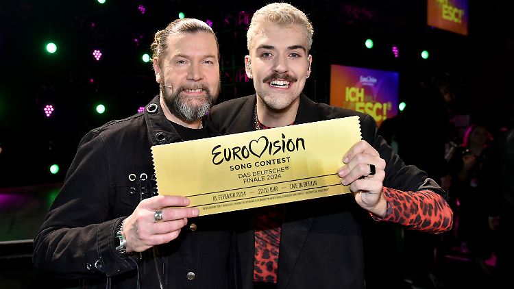 Der von Coach Rea Garvey (l.) betreute Sänger Floryan hat das letzte Ticket für den ESC-Vorentscheid ergattert.