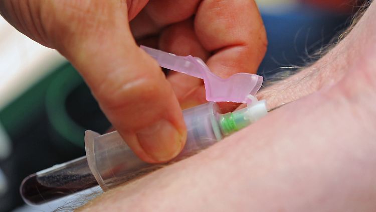 Gegen den Arztvorbehalt bei der Blutabnahme kommen die klagenden Heilpraktiker nicht an. 